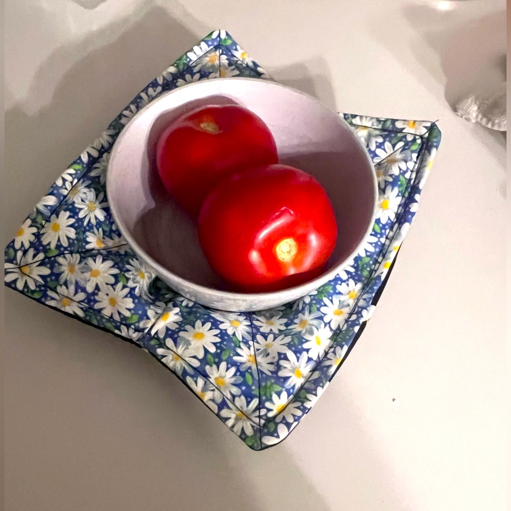 Daisy and Bee Print Microwave safe Bowl Koozie (Cozy)